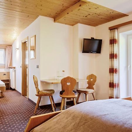 Bed and Breakfast Garni Charlotte Wolkenstein in Gröden Exterior foto